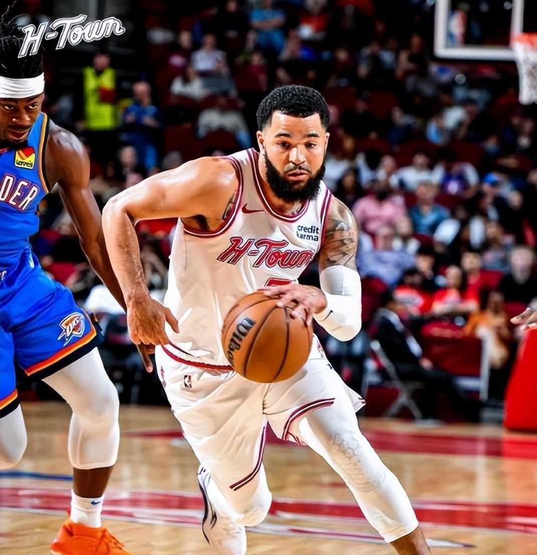 尼斯训练开放日，冲刺阶段伤情更新引欢呼，NBA季后赛在即，团队化学反应显著的简单介绍