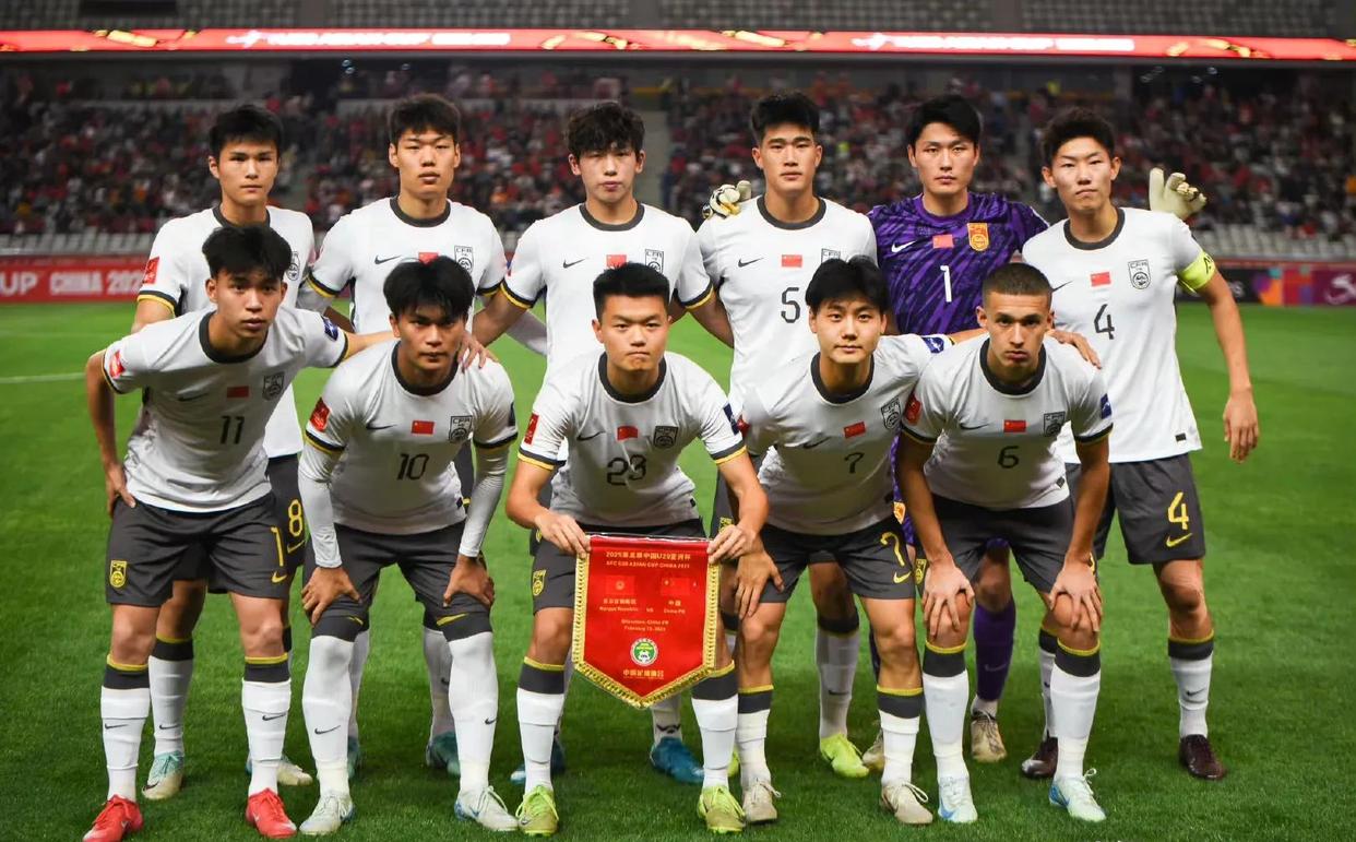 九游体育-山东泰山转会期复出首秀，志在荷甲名次提升，悬念犹存，更衣室氛围转暖的简单介绍